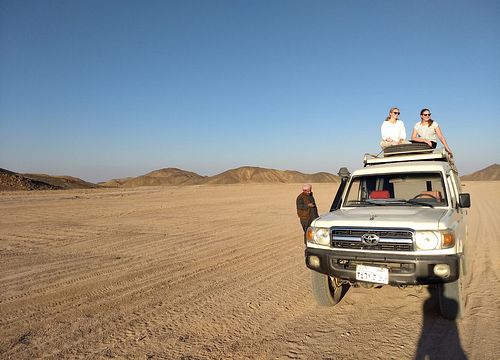 Pouštní Jeep Safari z Hurghady: Prohlídka beduínské vesnice, velbloudí trekking a grilování 