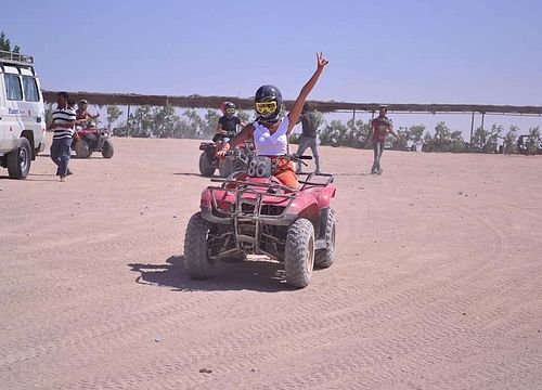 Safari cu motociclete, satul beduin și cină la grătar de la Hurghada 