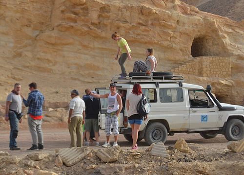 Pouštní Jeep Safari ze Soma Bay: Prohlídka beduínské vesnice, velbloudí trekking a grilování 