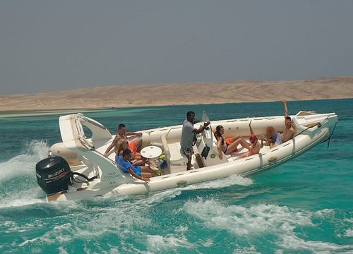 Barca cu motor Makadi Bay: Excursie privată pe insulă cu snorkeling 