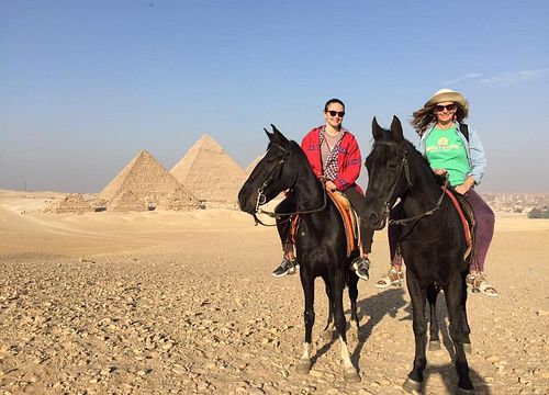 Excursie privată de o zi la Cairo de la El Gouna într-un vehicul privat 