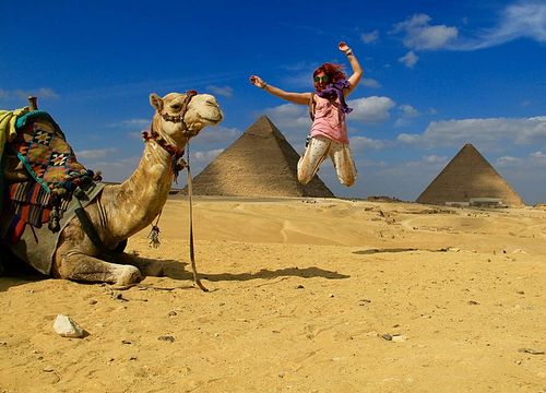 Excursie privată de o zi de la El Gouna la piramide într-un vehicul privat 